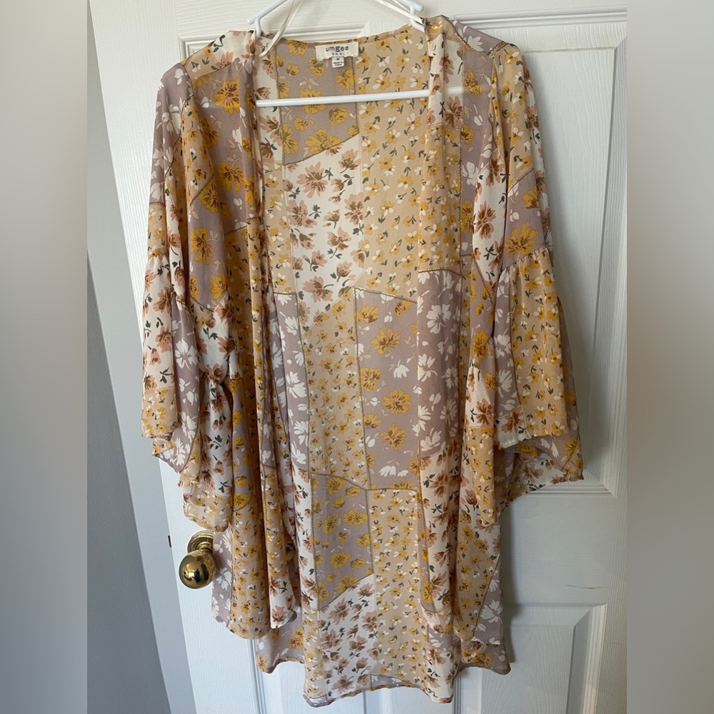 Cute floral UMGEE kimono size Med